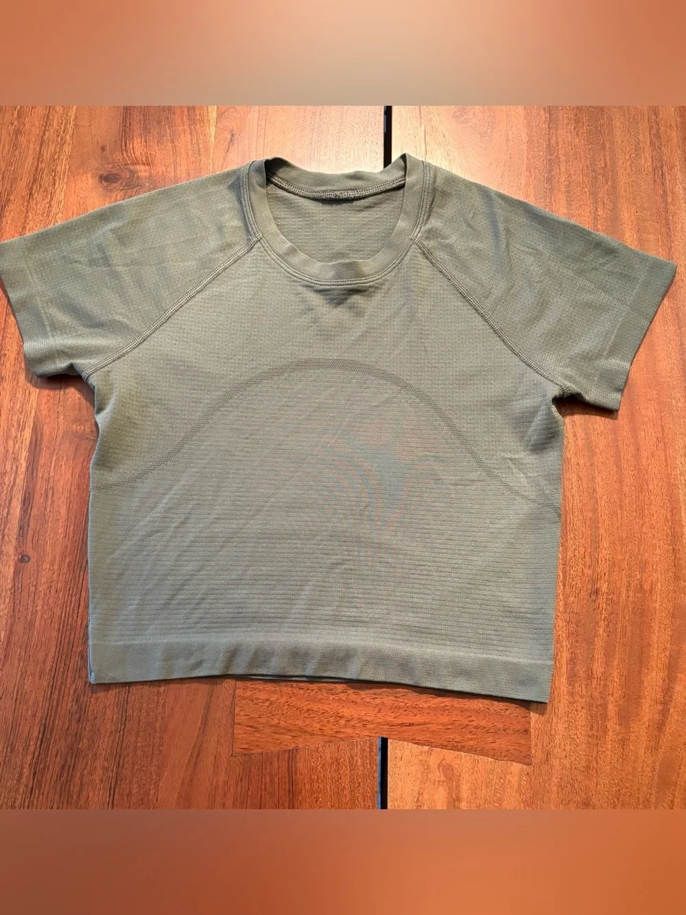 lululemon athletica Olive Green Short Sleeve Crop Crewneck Top size 4